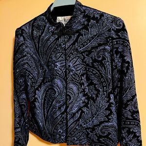 Classy & flaunt vintage 90s shirt with design & work makes rich looks